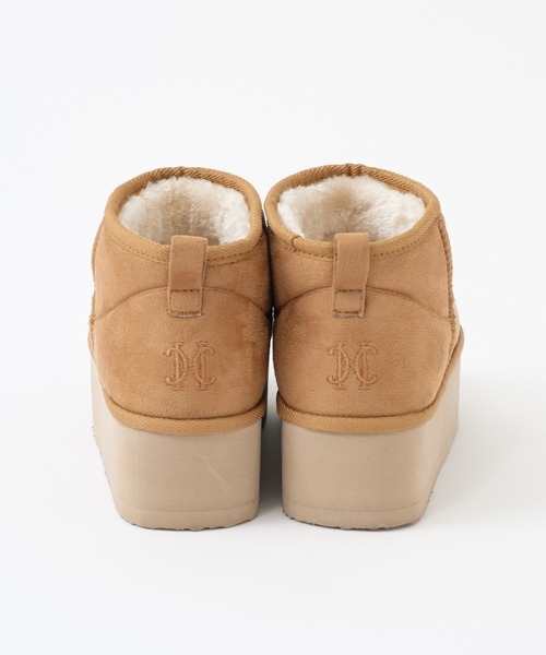 one after another NICE CLAUP（ワンアフターアナザーナイスクラップ）の「NC刺繍入りフェイクムートンショートブーツ（ブーツ・レディース・ブラウン/アイボリー/ダークブラウン・S/M/L）」の10枚目の写真