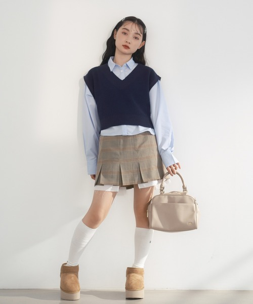 one after another NICE CLAUP（ワンアフターアナザーナイスクラップ）の「NC刺繍入りフェイクムートンショートブーツ（ブーツ・レディース・ブラウン/アイボリー/ダークブラウン・S/M/L）」の7枚目の写真