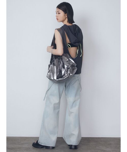 EMODA（エモダ）の「ナイロンギャザーショルダーバッグ（ハンドバッグ・レディース・ブラック/シルバー・FREE）」の6枚目の写真