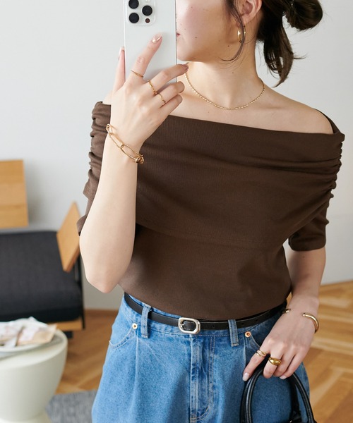 DISCOAT(ディスコート)の「リブオフショル5分袖《WEB限定カラーあり》(Tシャツ/カットソー・レディース・ブラウン/グレー/ブラック/ネイビー/アイボリー・FREE)」の4枚目の写真