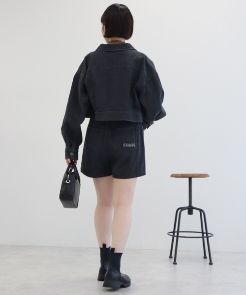 earth music&ecology（アースミュージックアンドエコロジー）の「フリンジロゴショート丈Gジャン（デニムジャケット・レディース・ブラック/インディゴブルー・FREE）」の5枚目の写真