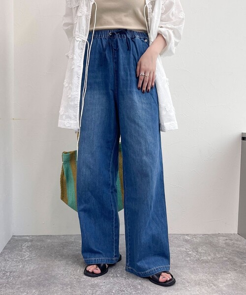 fredy emue（フレディエミュ）の「ライトオンスデニムイージーパンツ（デニムパンツ・レディース・サックスブルー/ネイビー・38/36）」の2枚目の写真