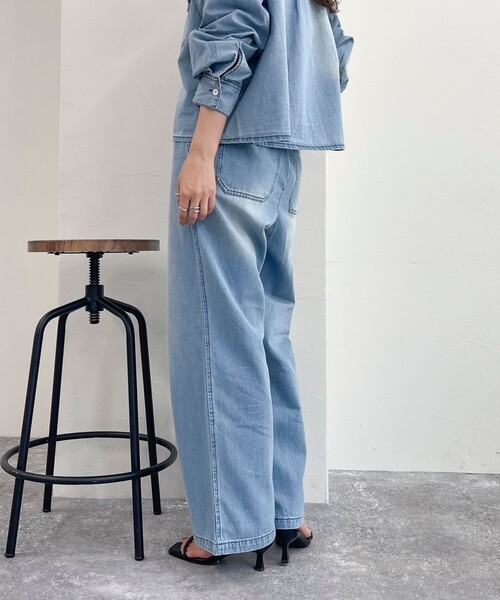 fredy emue（フレディエミュ）の「ライトオンスデニムイージーパンツ（デニムパンツ・レディース・サックスブルー/ネイビー・38/36）」の22枚目の写真