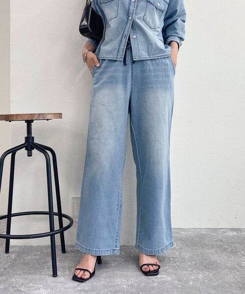 fredy emue（フレディエミュ）の「ライトオンスデニムイージーパンツ（デニムパンツ・レディース・サックスブルー/ネイビー・38/36）」の21枚目の写真