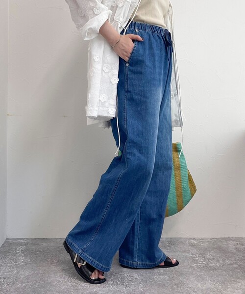 fredy emue（フレディエミュ）の「ライトオンスデニムイージーパンツ（デニムパンツ・レディース・サックスブルー/ネイビー・38/36）」の12枚目の写真