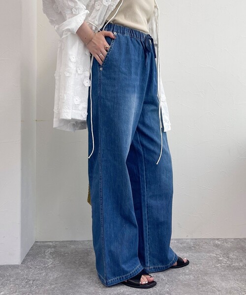 fredy emue（フレディエミュ）の「ライトオンスデニムイージーパンツ（デニムパンツ・レディース・サックスブルー/ネイビー・38/36）」の11枚目の写真