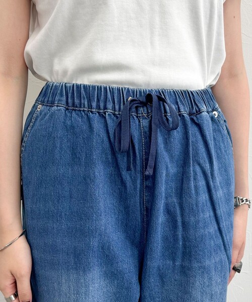 fredy emue（フレディエミュ）の「ライトオンスデニムイージーパンツ（デニムパンツ・レディース・サックスブルー/ネイビー・38/36）」の5枚目の写真