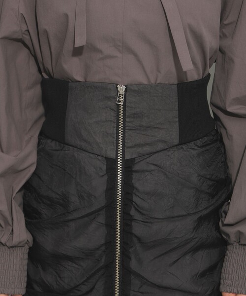 Ray BEAMS（レイビームス）の「シアー ギャザー ジップ スカート（スカート・レディース・ブラック/ベージュ・0/1）」の10枚目の写真