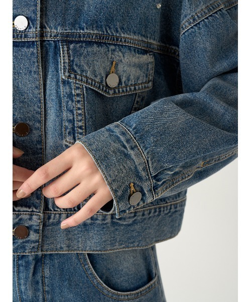 FRAY I.D（フレイアイディー）の「ショート丈オーバービジューデニムジャケット（デニムジャケット・レディース・ブルー・0/1）」の6枚目の写真