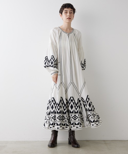 未使用【VALENTINO】2023チェーンエンブロイダリーワンピース 未使用【VALENTINO】2023チェーンエンブロイダリーワンピース