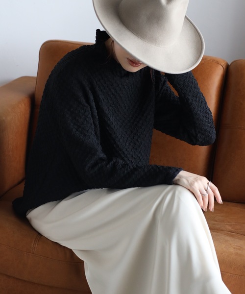 &HALF(アンドハーフ)の「カラージャガードハイネックトップス(Tシャツ/カットソー・レディース・ブラック/オフホワイト/ブルー/チェリーピンク/グリーン・M/L)」の2枚目の写真