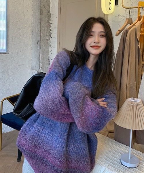SHEPP(シープ)の「グラデーション オーバーサイズ もこもこ ブークレニットセーター(ニット/セーター・レディース・パープル/グレー/レッド/ブルー/グリーン・F)」の4枚目の写真