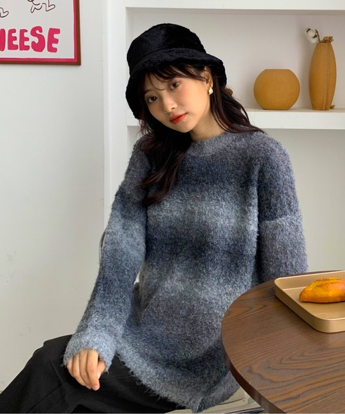 SHEPP(シープ)の「グラデーション オーバーサイズ もこもこ ブークレニットセーター(ニット/セーター・レディース・パープル/グレー/レッド/ブルー/グリーン・F)」の10枚目の写真
