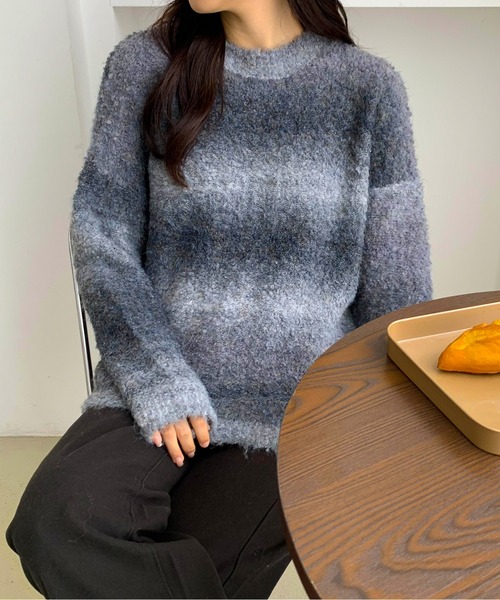 SHEPP(シープ)の「グラデーション オーバーサイズ もこもこ ブークレニットセーター(ニット/セーター・レディース・パープル/グレー/レッド/ブルー/グリーン・F)」の13枚目の写真