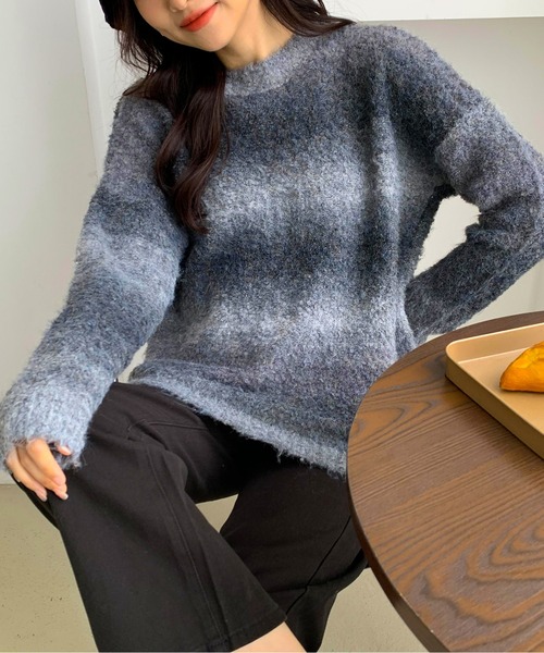 SHEPP(シープ)の「グラデーション オーバーサイズ もこもこ ブークレニットセーター(ニット/セーター・レディース・パープル/グレー/レッド/ブルー/グリーン・F)」の14枚目の写真