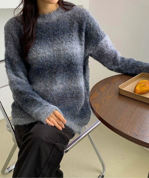 SHEPP(シープ)の「グラデーション オーバーサイズ もこもこ ブークレニットセーター(ニット/セーター・レディース・パープル/グレー/レッド/ブルー/グリーン・F)」の15枚目の写真