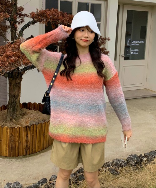 SHEPP(シープ)の「グラデーション オーバーサイズ もこもこ ブークレニットセーター(ニット/セーター・レディース・パープル/グレー/レッド/ブルー/グリーン・F)」の21枚目の写真