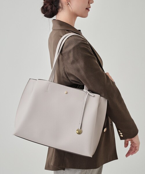 SHOO・LA・RUE（シューラルー）の「◆【軽量/A4/通勤】ふわっと軽いトートバッグ（トートバッグ・レディース・ブラック/グレー/ベージュ系4・00）」の4枚目の写真