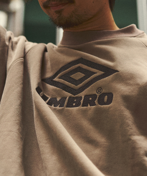 UMBRO（アンブロ）の「UMBRO / アンブロ 417別注 Sweat / スウェット（スウェット・メンズ・ネイビー/ベージュ/サックスブルー・MEDIUM/X-LARGE/LARGE）」の9枚目の写真