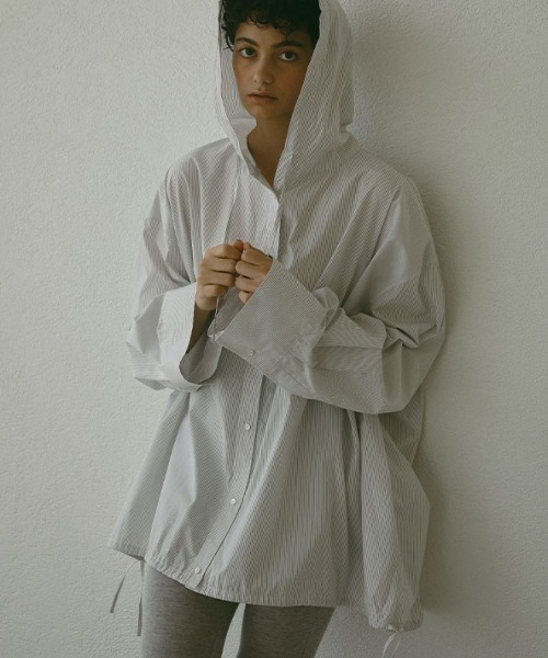 ETRE TOKYO（エトレトウキョウ）の「フーディーコットンシャツ（シャツ/ブラウス・レディース・グレー/ホワイト/ベージュ・FREE）」の3枚目の写真