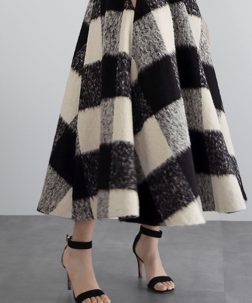 ELFRANK（エルフランク）の「【VERY 1月号掲載】ブロックチェック起毛ロングフレアスカート《着用動画あり》（スカート・レディース・ブラック×ホワイト/ブラック×ベージュ・FREE/L/M）」の8枚目の写真