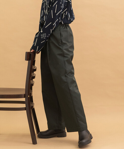 POU DOU DOU（プードゥドゥ）の「タックストレートパンツ（スラックス・レディース・ダークグレー/モカ/キナリ・M）」の13枚目の写真