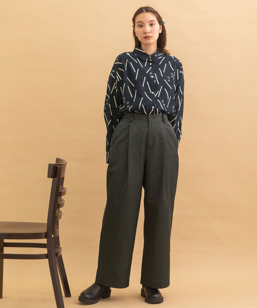 POU DOU DOU（プードゥドゥ）の「タックストレートパンツ（スラックス・レディース・ダークグレー/モカ/キナリ・M）」の14枚目の写真