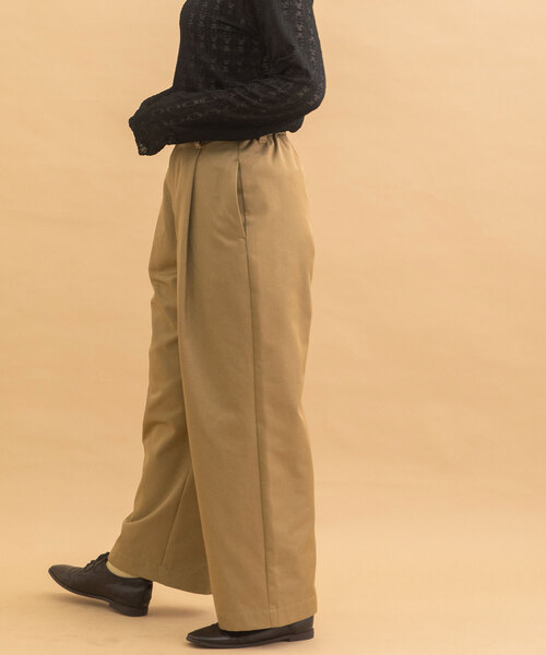 POU DOU DOU（プードゥドゥ）の「タックストレートパンツ（スラックス・レディース・ダークグレー/モカ/キナリ・M）」の22枚目の写真