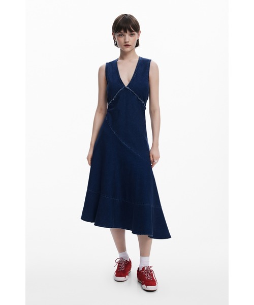 Desigual(デシグアル)の「LITY デニムワンピースノースリーブ(ワンピース・レディース・ブルー・XL/L/S/M/XS)」の2枚目の写真