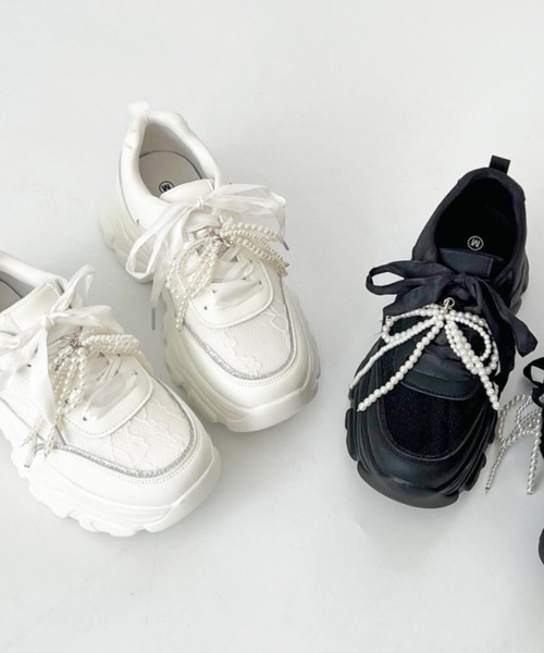 Shoes in Closet（シューズインクローゼット）の「【再入荷】+6.5㎝ 軽量 厚底 2WAY パールリボン レース ボリューム スニーカー 2678（スニーカー・レディース・ホワイト/ブラック・M/S/LL/L）」の6枚目の写真