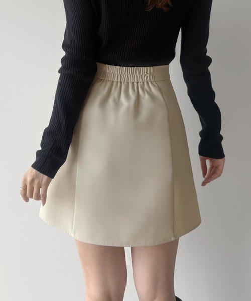 mipiarl（ミピアール）の「インナーパンツ付ゴールドボタンプリーツミニスカート（スカート・レディース・ブラック/アイボリー/ダークグレー・SMALL/MEDIUM/LARGE/X-LARGE）」の11枚目の写真