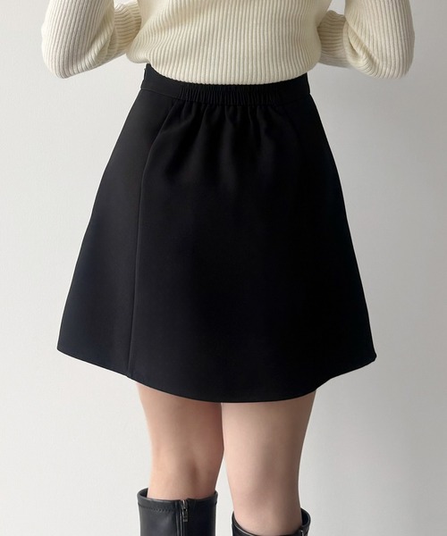 mipiarl（ミピアール）の「インナーパンツ付ゴールドボタンプリーツミニスカート（スカート・レディース・ブラック/アイボリー/ダークグレー・SMALL/MEDIUM/LARGE/X-LARGE）」の8枚目の写真