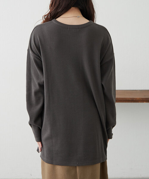 NUNIFE（ユニフィー）の「【UNISEX】サーマルロゴプルオーバー（Tシャツ/カットソー・レディース・スミクロ/オフホワイト/グレー・FREE）」の6枚目の写真