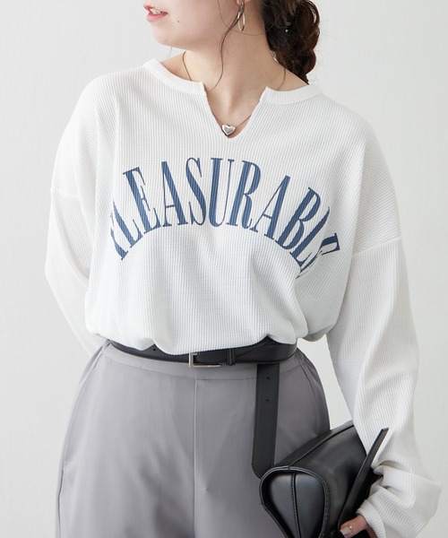 NUNIFE（ユニフィー）の「【UNISEX】サーマルロゴプルオーバー（Tシャツ/カットソー・レディース・スミクロ/オフホワイト/グレー・FREE）」の2枚目の写真