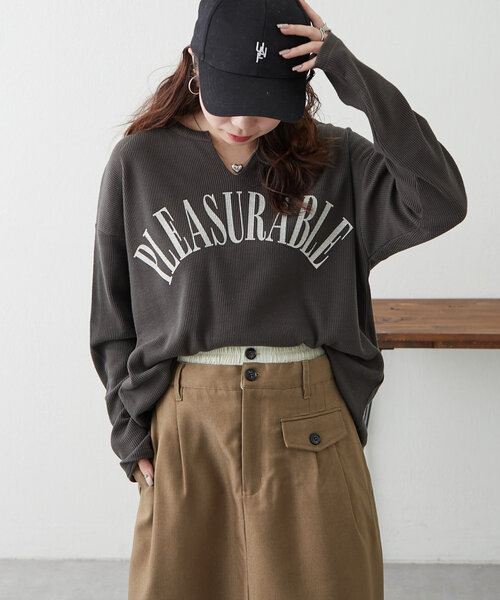 NUNIFE（ユニフィー）の「【UNISEX】サーマルロゴプルオーバー（Tシャツ/カットソー・レディース・スミクロ/オフホワイト/グレー・FREE）」の3枚目の写真