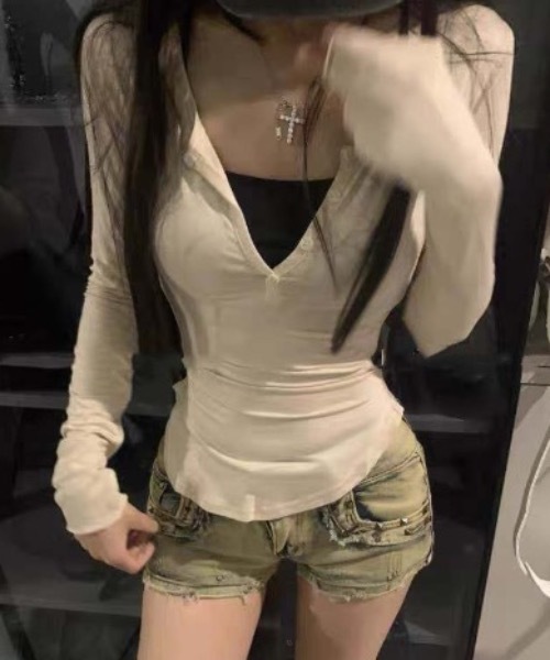 lilful(リルフル)の「【スタイルアップ効果抜群!】【カップ付きインナーキャミセットアイテム】コンパクト ラウンドデザイン ヘンリーネック レイヤードトップス(Tシャツ/カットソー・レディース・ホワイト/ブラック/チャコール/グレー・F)」の1枚目の写真