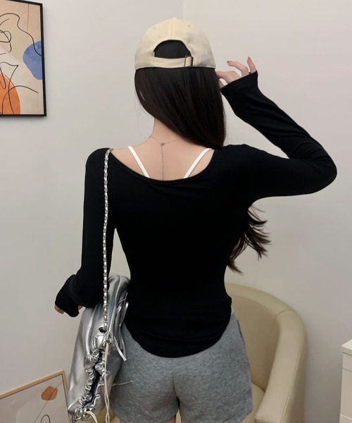 lilful(リルフル)の「【スタイルアップ効果抜群!】【カップ付きインナーキャミセットアイテム】コンパクト ラウンドデザイン ヘンリーネック レイヤードトップス(Tシャツ/カットソー・レディース・ホワイト/ブラック/チャコール/グレー・F)」の10枚目の写真