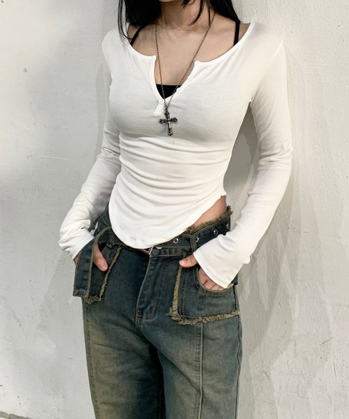 lilful(リルフル)の「【スタイルアップ効果抜群!】【カップ付きインナーキャミセットアイテム】コンパクト ラウンドデザイン ヘンリーネック レイヤードトップス(Tシャツ/カットソー・レディース・ホワイト/ブラック/チャコール/グレー・F)」の15枚目の写真