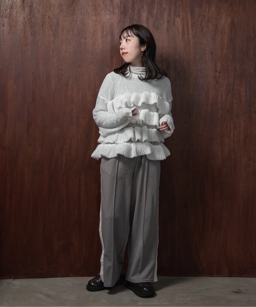 lawgy(ラウジー)の「frill loose low gauge knit / フリルルースローゲージニット(ニット/セーター・レディース・ベビーピンク/グレー/ホワイト・FREE)」の6枚目の写真