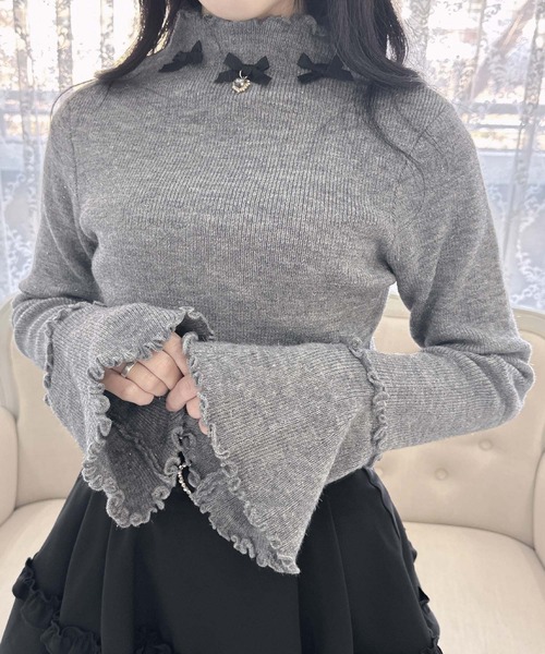 ROJITA(ロジータ)の「リボン付メロースタンドネックニット(ニット/セーター・レディース・アイボリー/グレー/ブラック・FREE)」の2枚目の写真