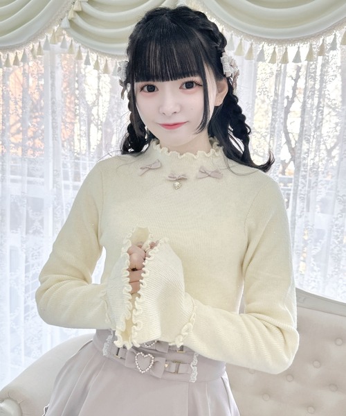 ROJITA(ロジータ)の「リボン付メロースタンドネックニット(ニット/セーター・レディース・アイボリー/グレー/ブラック・FREE)」の1枚目の写真