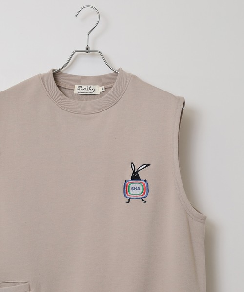 FUNALIVE(ファンアライブ)の「SHABBY テレビマーク刺繍スェットベスト unisex(ベスト・メンズ・グレイッシュベージュ/グレー/ブラック/サックスブルー・S/XL/L/M)」の4枚目の写真