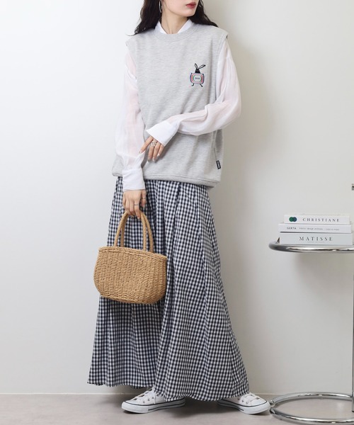 FUNALIVE(ファンアライブ)の「SHABBY テレビマーク刺繍スェットベスト unisex(ベスト・メンズ・グレイッシュベージュ/グレー/ブラック/サックスブルー・S/XL/L/M)」の16枚目の写真