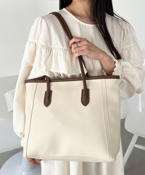 CLEA(クレア)の「【A4サイズ対応】スクエアトートバッグ(トートバッグ・レディース・ブラック/アイボリー/ブラウン・FREE)」の1枚目の写真