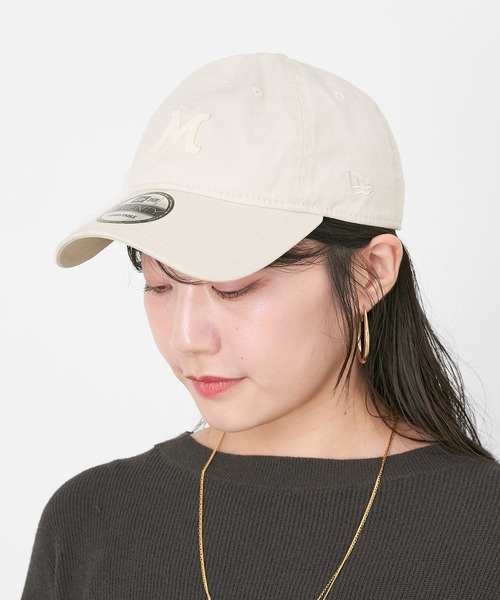 NEW ERA（ニューエラ）の「【NEW ERA×MICA&DEAL】"M"ロゴコラボレーションCAP-9TWENTY（キャップ・レディース・ベージュ/ネイビー/アイボリー/グレイッシュベージュ・FREE）」の2枚目の写真