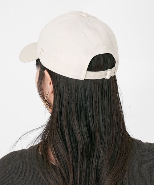 NEW ERA（ニューエラ）の「【NEW ERA×MICA&DEAL】"M"ロゴコラボレーションCAP-9TWENTY（キャップ・レディース・ベージュ/ネイビー/アイボリー/グレイッシュベージュ・FREE）」の21枚目の写真