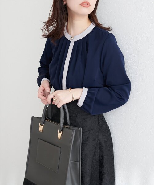 natural couture(ナチュラルクチュール)の「配色衿タックブラウス(シャツ/ブラウス・レディース・ミント/ネイビー/その他1/オフホワイト/グレイッシュベージュ・FREE)」の14枚目の写真
