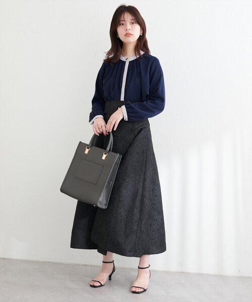 natural couture(ナチュラルクチュール)の「配色衿タックブラウス(シャツ/ブラウス・レディース・ミント/ネイビー/その他1/オフホワイト/グレイッシュベージュ・FREE)」の16枚目の写真