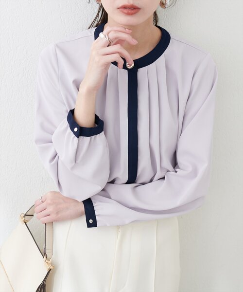 natural couture(ナチュラルクチュール)の「配色衿タックブラウス(シャツ/ブラウス・レディース・ミント/ネイビー/その他1/オフホワイト/グレイッシュベージュ・FREE)」の3枚目の写真