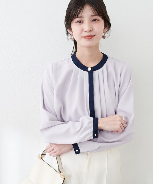 natural couture(ナチュラルクチュール)の「配色衿タックブラウス(シャツ/ブラウス・レディース・ミント/ネイビー/その他1/オフホワイト/グレイッシュベージュ・FREE)」の6枚目の写真